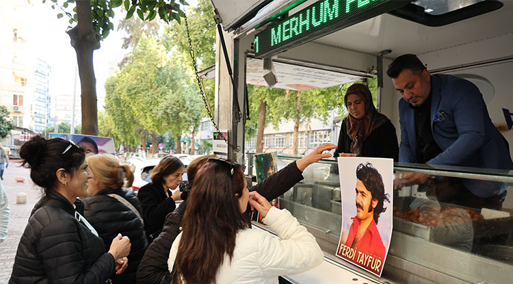 Adana’da Ferdi Tayfur Anısına 5 Bin Kişiye Lokma Tatlısı Dağıtıldı 1