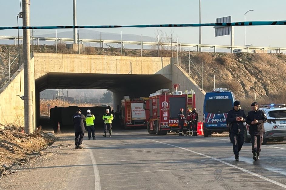 Denizli'de Devrilen Işçi Servisindeki 4 Kişi Öldü, 6 Kişi Yaralandı1