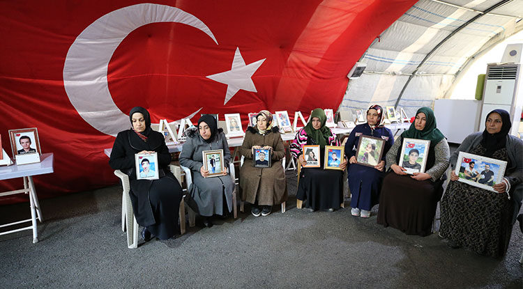 Diyarbakır Annelerinin Oturma Eylemi Sayesinde 58 Aile Evladına Kavuştu 1