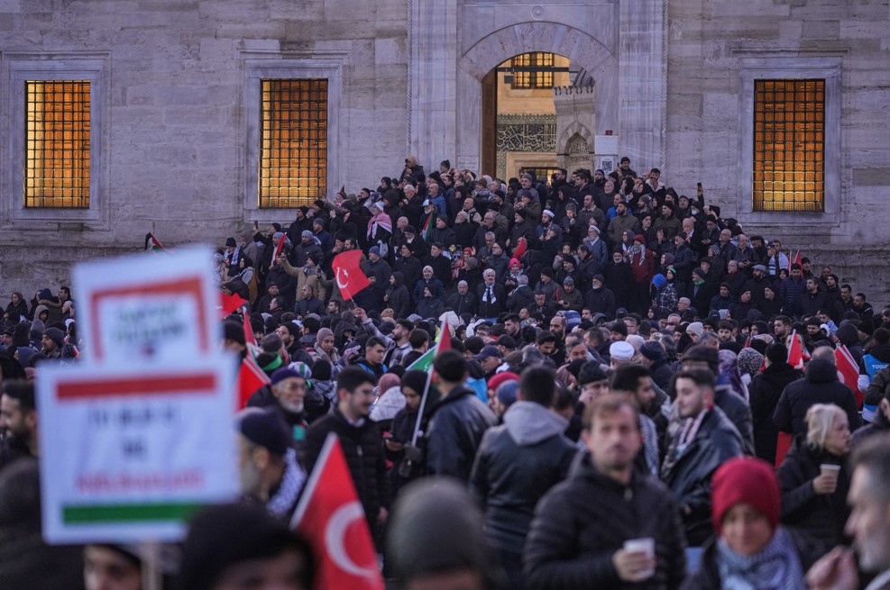 Filistin'e Destek Için On Binlerce Kişinin Galata Köprüsü'ne Yürüyüşü Başladı