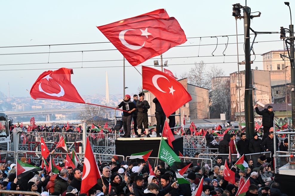 Filistin'e Destek Için On Binlerce Kişinin Galata Köprüsü'ne Yürüyüşü Başladı3