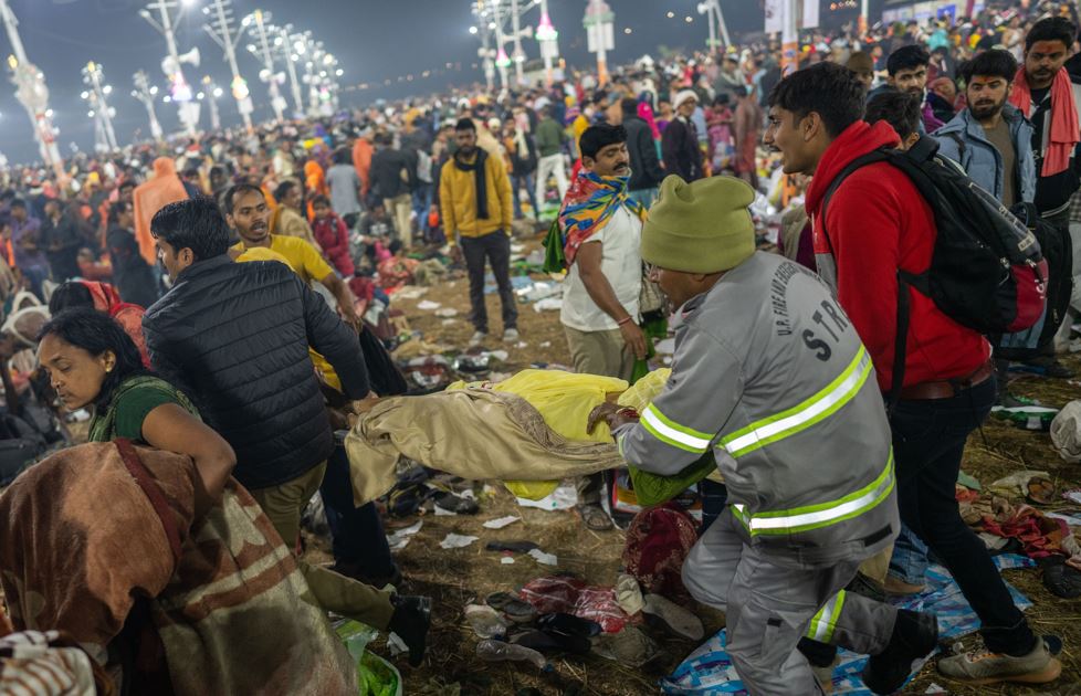 Hindistan'da Festivalde Izdiham Çıktı