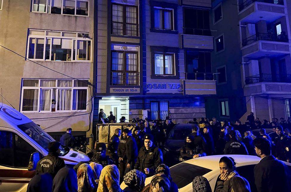 İstanbul'da Aynı Aileden 4 Kişi Silahla Vurularak Öldürüldü