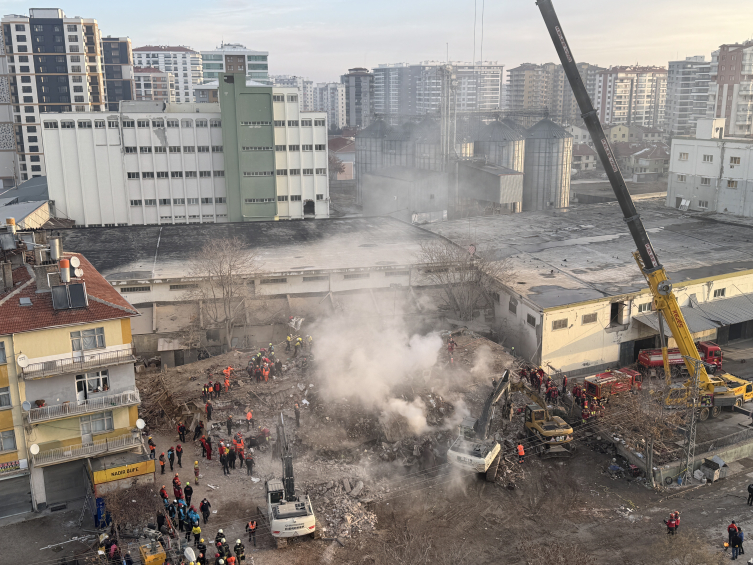 Konya'da Çöken Bina