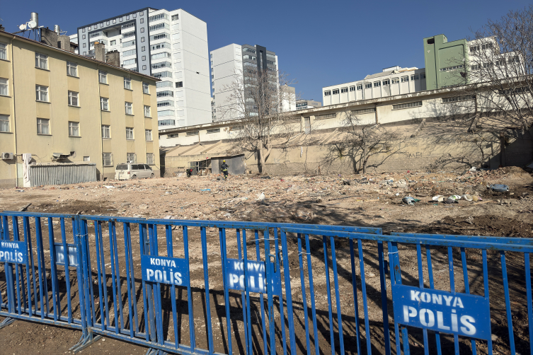 Konya'da Çöken Binanın Bulunduğu Cadde Yeniden Trafiğe Açıldı1