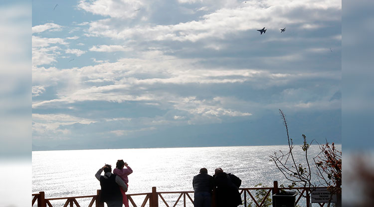 Solo Türk Antalya'da Deniz Üstü Eğitim Uçuşu Geçekleştirdi 1