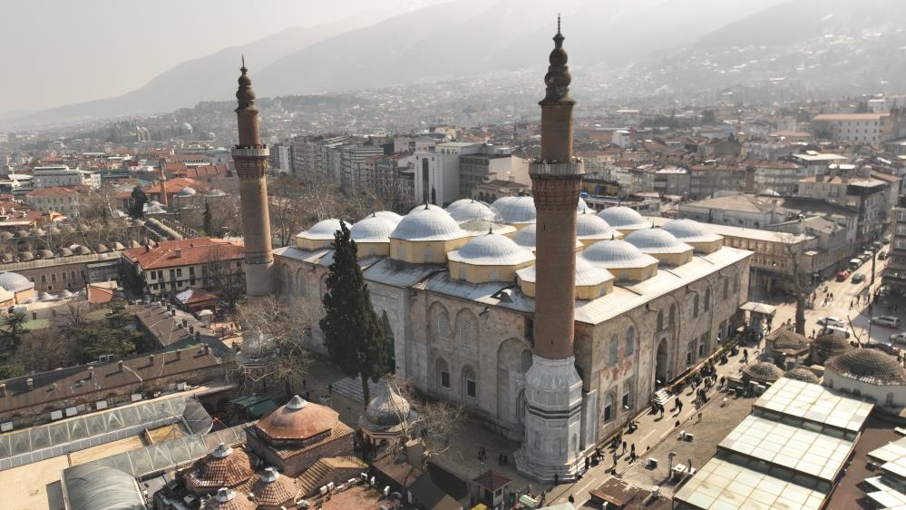 626 Yıllık Ulu Cami'ye Ramazan Mahyası Asıldı1