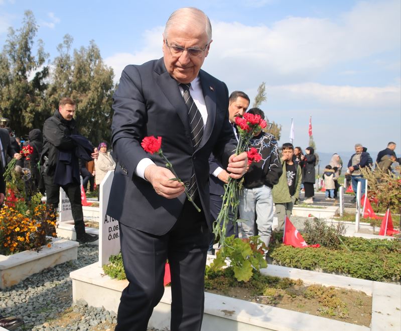 Bakanlar Güler, Bayraktar Ve Bolat'tan Hatay'da Deprem Mezarlığına Ziyaret2