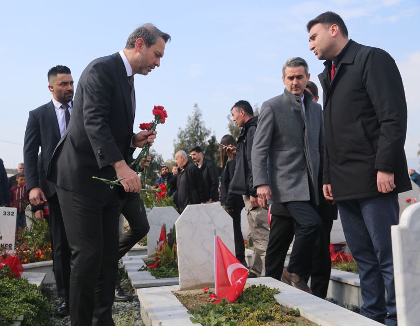 Bakanlar Güler, Bayraktar Ve Bolat'tan Hatay'da Deprem Mezarlığına Ziyaret4