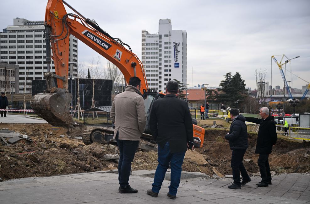 Başkent'te Yüzüncü Yıl Meydanı'nda Göçük2