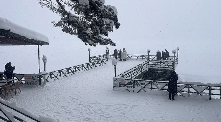 Beyaza Bürünen Abant Karın Tadını Çıkarmak Isteyenleri Ağırlıyor