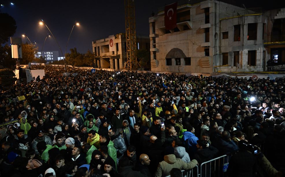 Deprem Bölgesinde Sessiz Yürüyüş1