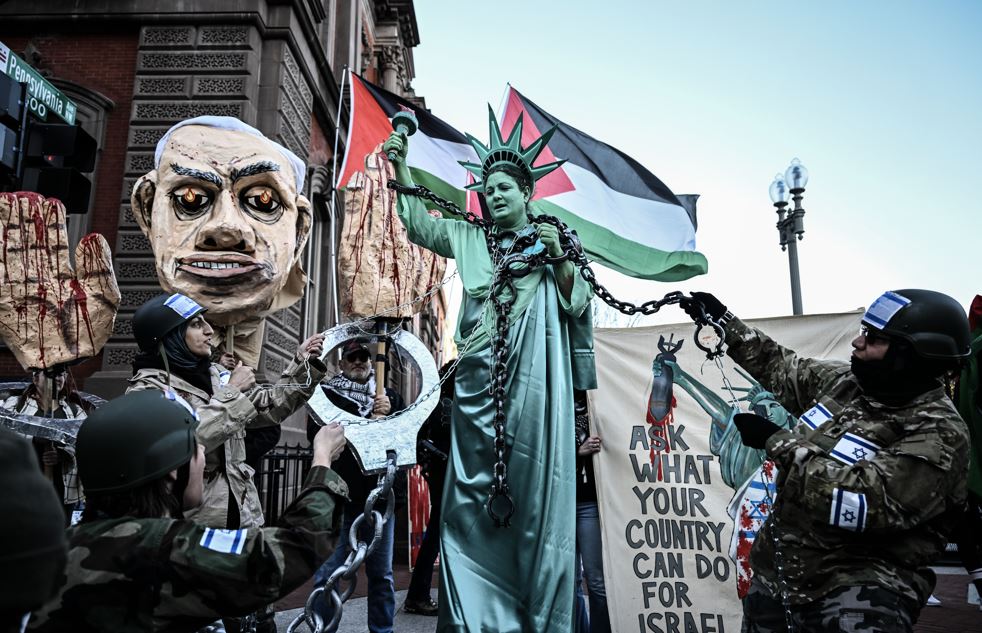 Filistin Destekçileri, Beyaz Saray Önünde Netanyahu Ile Trump'ı Protesto Etti3