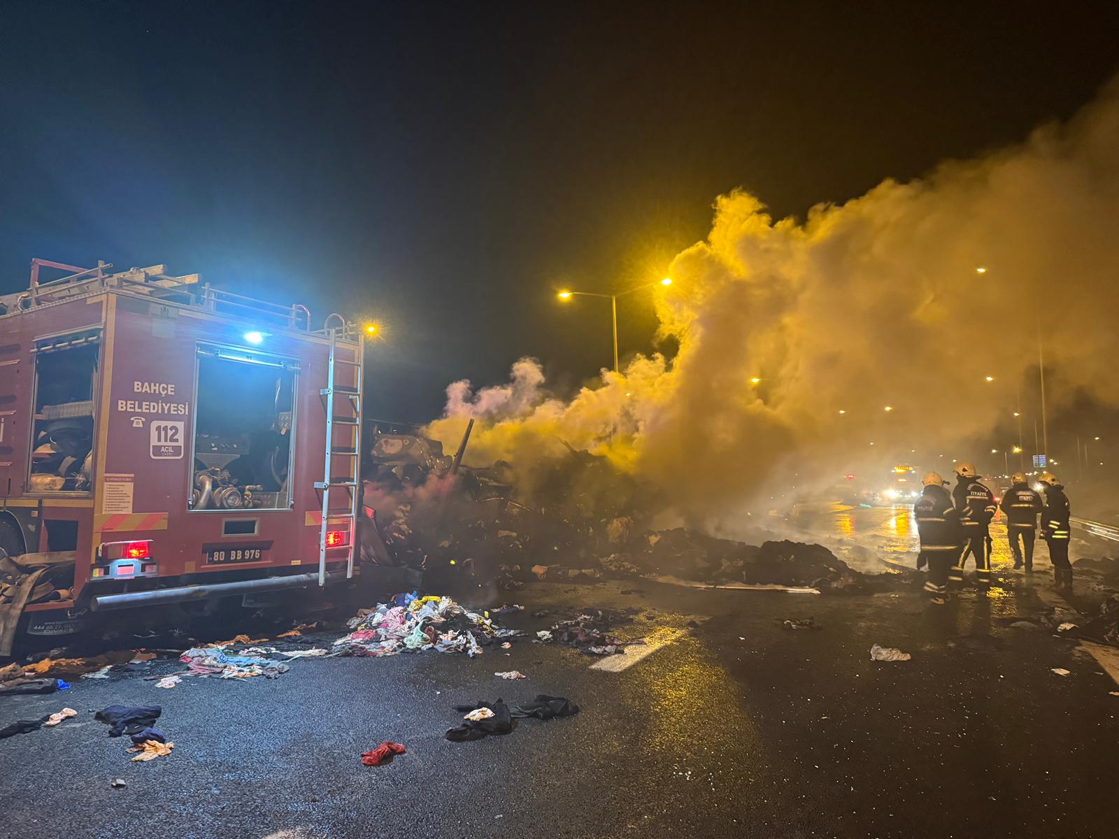 Gaziantep’te Zincirleme Kazada Tır Alev Topuna Döndü2