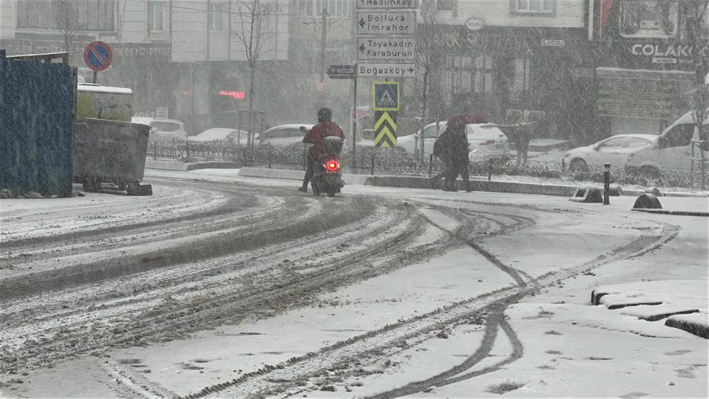 İstanbul'un Bazı Ilçelerine Kar Yağdı3