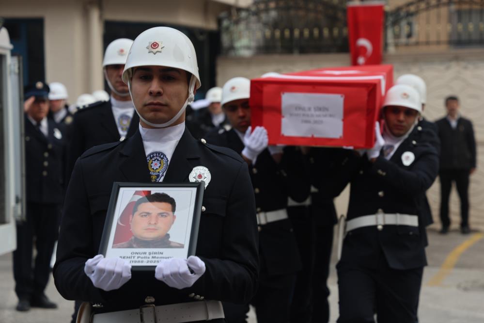 Kazada Şehit Olan Polis Memuru Onur Şirin Memleketine Uğurlandı4