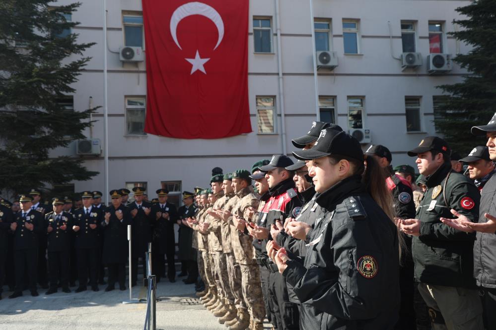 Kazada Şehit Olan Polis Memuru Onur Şirin Memleketine Uğurlandı5