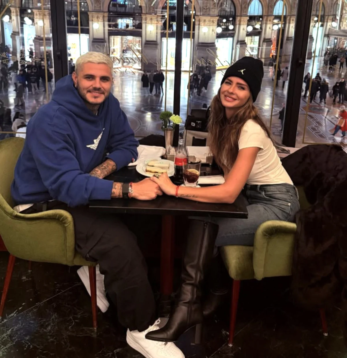 Mauro Icardi'den Romantik Paylaşımö