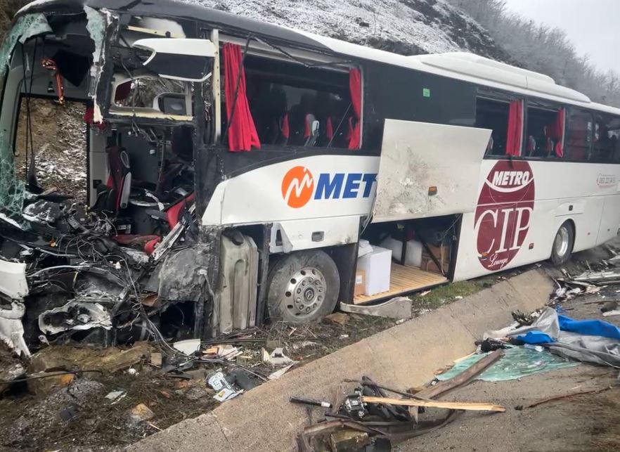 Samsun’da Yolcu Otobüsü Kamyona Çarptı1