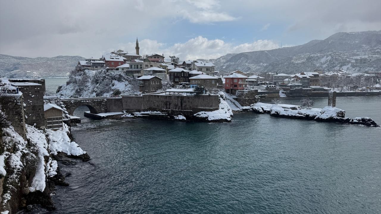 Unesco Mirası Amasra, Kar Yağışıyla Masalsı Bir Görünüme Büründü1