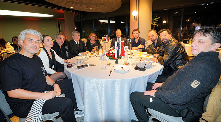 Beşiktaş Camiası Iftarda Bir Araya Geldi 2