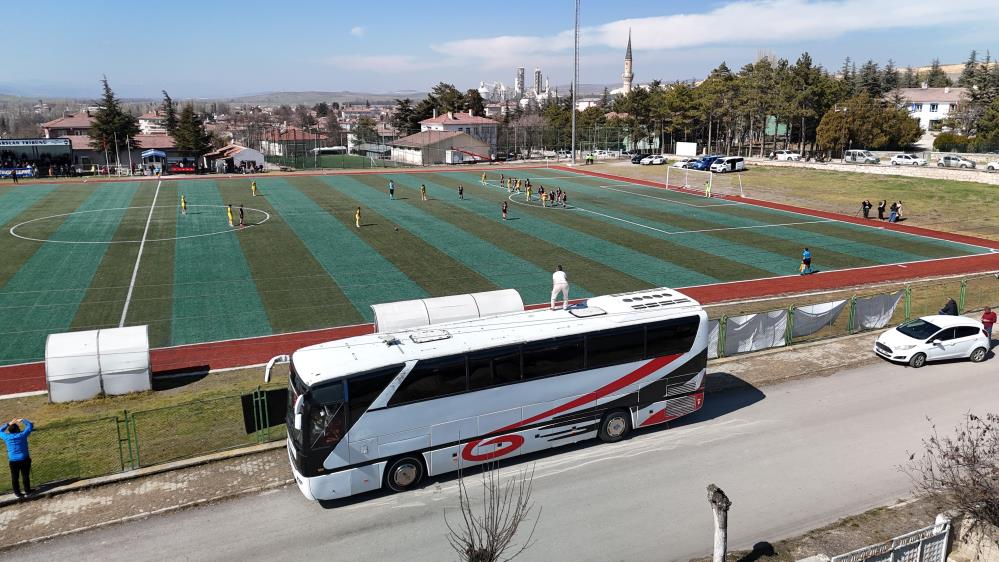Cezalı Teknik Direktör Pınar Konca, Takım Otobüsünün Üzerinde Taktik Verdi2
