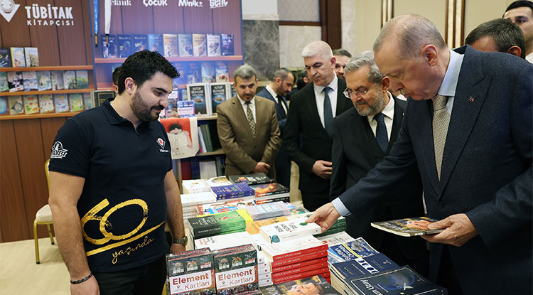 Cumhurbaşkanı Erdoğan, Cumhurbaşkanlığı Külliyesi'ndeki Kitap Fuarını Gezdi 1