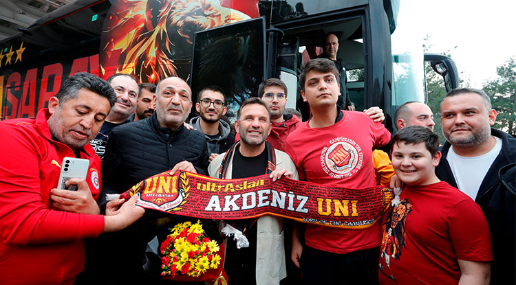 Galatasaray, Antalya'da Coşkuyla Karşılandı