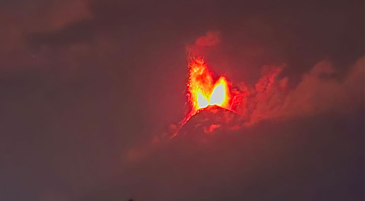 Guatemala'daki Fuego Yanardağı’nda Patlama Meydana Geldi 1