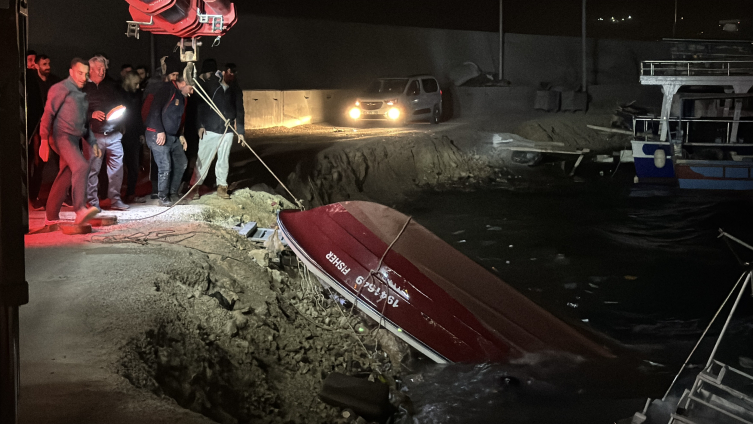 Hatay'da Fırtına Tekneler Alabora Oldu, Ağaçlar Devrildi1