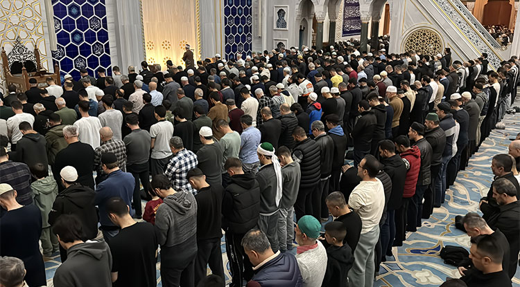 İstanbul'da Ramazanın Son Teravih Namazı Kılındı