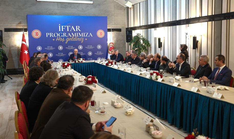 Kurtulmuş, Genel Yayın Yönetmenleriyle Iftar Yemeği1