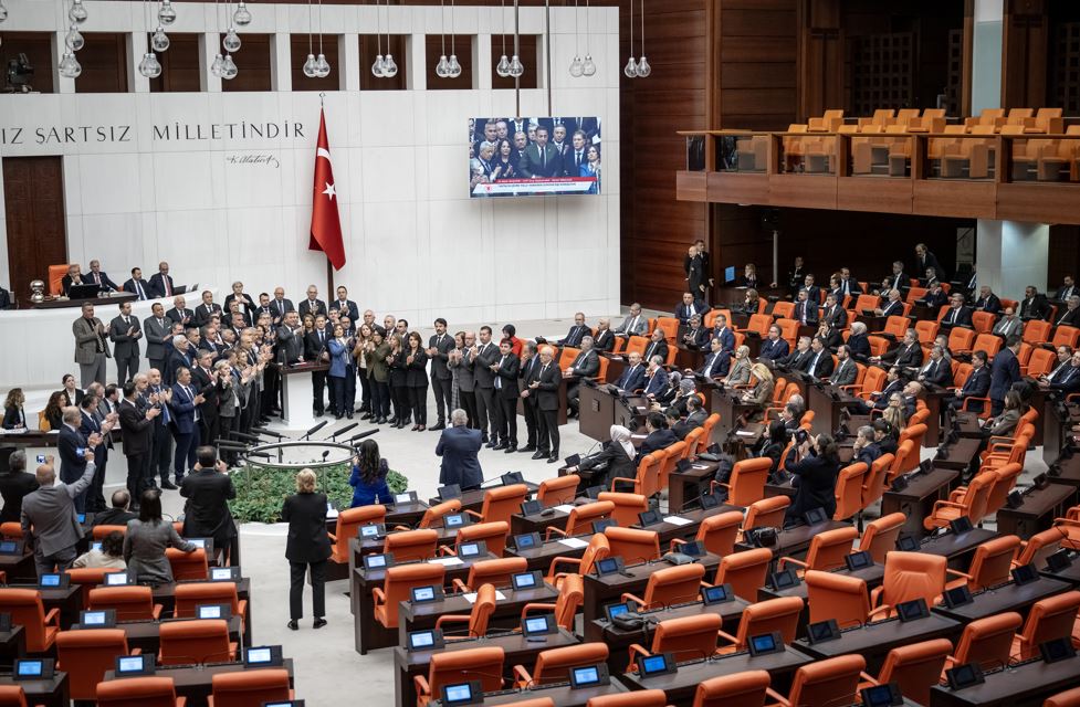 Tbmm Genel Kurulu, Chp’li Vekillerin Kürsü Işgali Nedeniyle Kapandı1