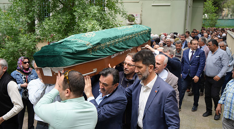 11. Cumhurbaşkanı Abdullah Gül, Dayısının Cenaze Törenine Katıldı 1