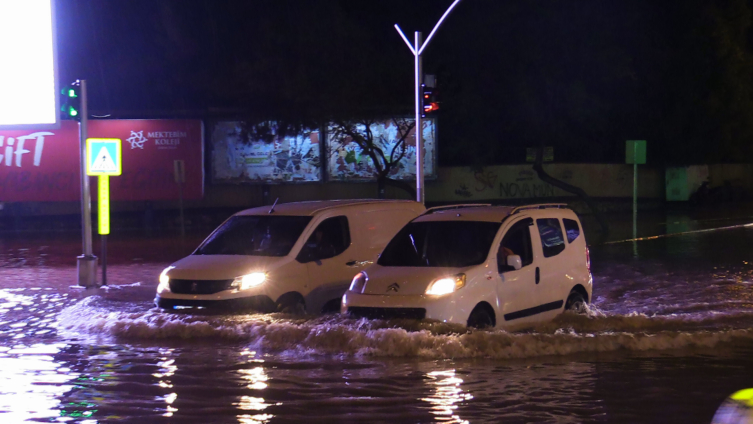 Adana'da Sağanak1