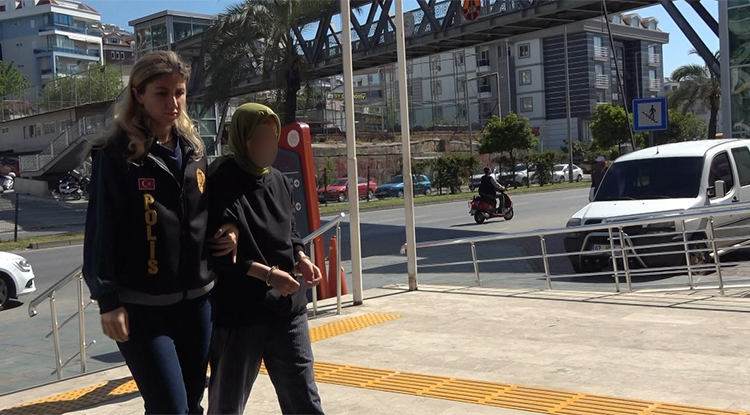 Antalya’da Kan Donduran Olay Bebeğini Pencereden Attı