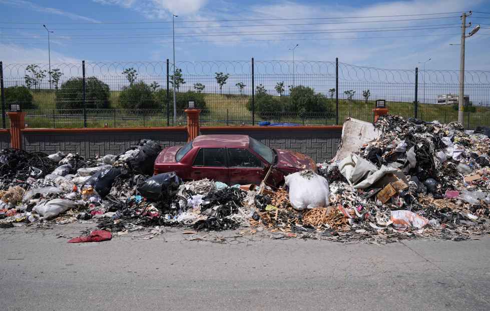 Ayakkabıcılar Sitesi’nde Çöp Yığını Oluştu