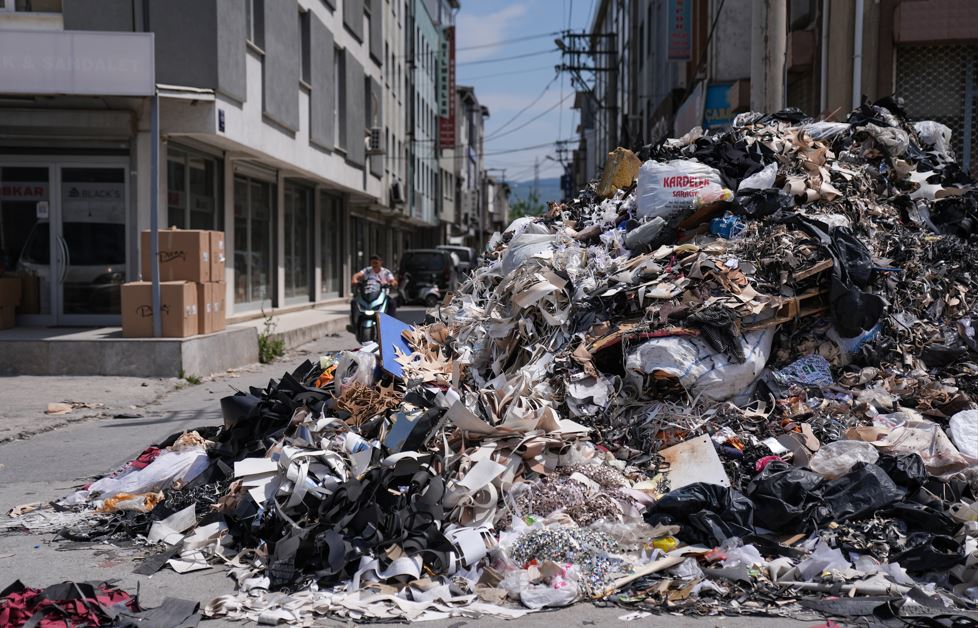 Ayakkabıcılar Sitesi’nde Çöp Yığını Oluştu2