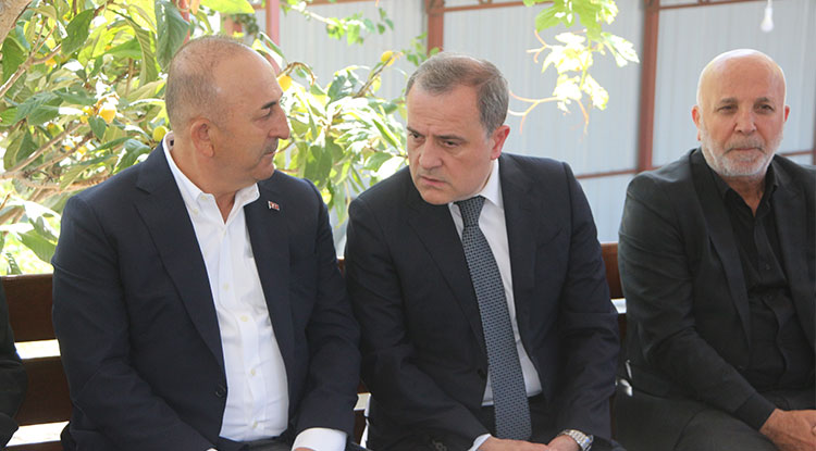 Azerbaycan Dışişleri Bakanı Bayramov’dan Mevlüt Çavuşoğlu’na Taziye Ziyareti