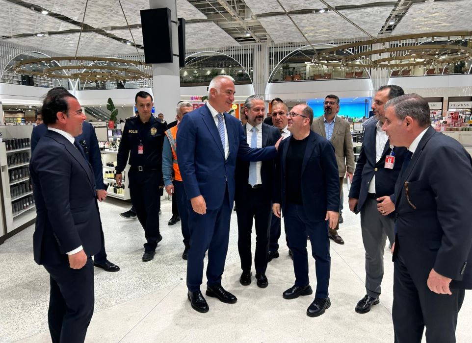 Bakan Ersoy Antalya Havalimanı’nda Inceleme Yaptı1