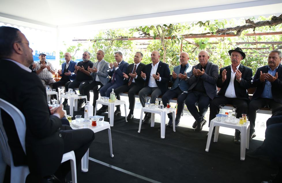 Bakan Yerlikaya’dan Eski Dışişleri Bakanı Çavuşoğlu’na Taziye Ziyareti1