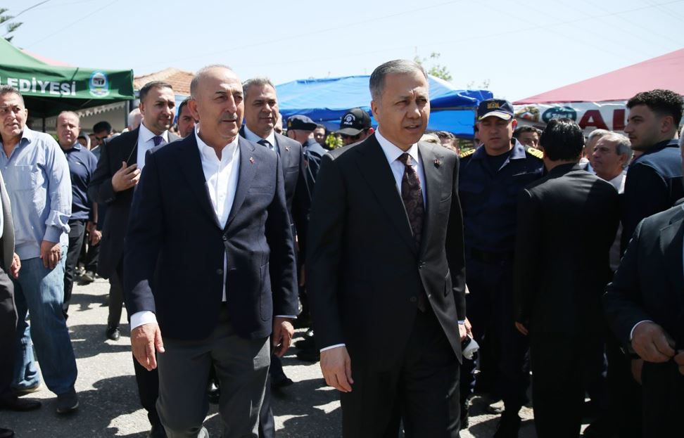 Bakan Yerlikaya’dan Eski Dışişleri Bakanı Çavuşoğlu’na Taziye Ziyareti2