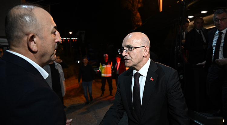Cumhurbaşkanı Yardımcısı Yılmaz’dan Çavuşoğlu’na Taziye Ziyareti 1