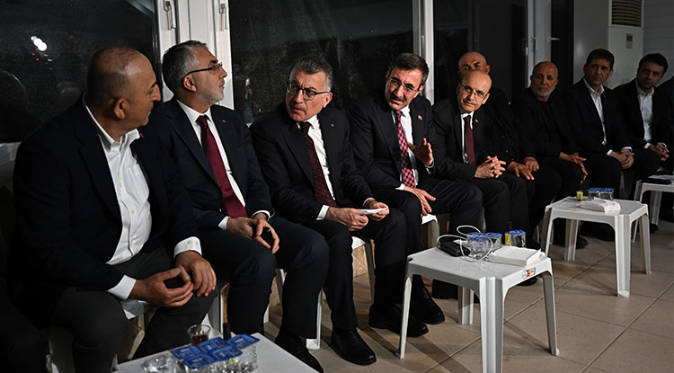 Cumhurbaşkanı Yardımcısı Yılmaz’dan Çavuşoğlu’na Taziye Ziyareti 3