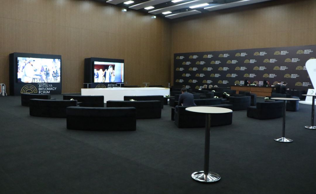 Diplomasi Rüzgarı Antalya’da Başladı