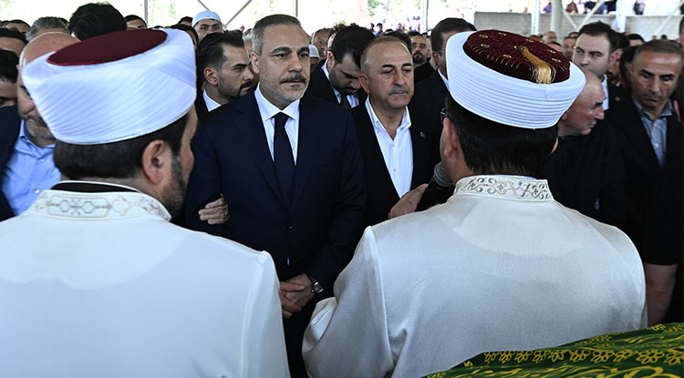 Eski Bakan Mevlüt Çavuşoğlu'nun Babası Son Yolculuğuna Uğurlandı 2