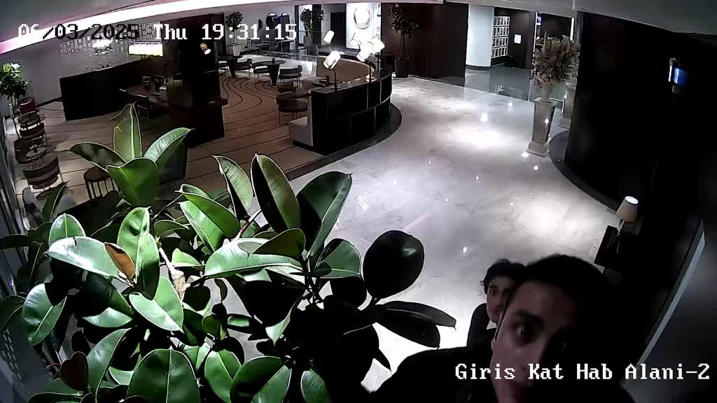 İmamoğlu 6 Mart’ta aynı otelde yine kamera kapattırmış: İşte o anlar İmamoğlu 6 Mart’ta aynı otelde yine kamera kapattırmış: İşte o anlar