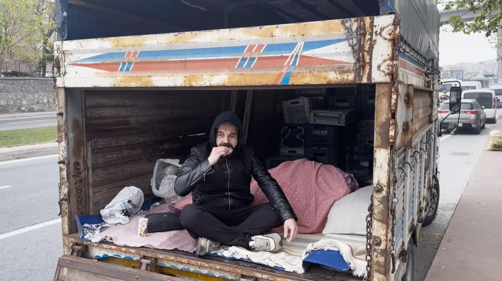 İstanbul'da Bir Aile Kamyonda Kaldı