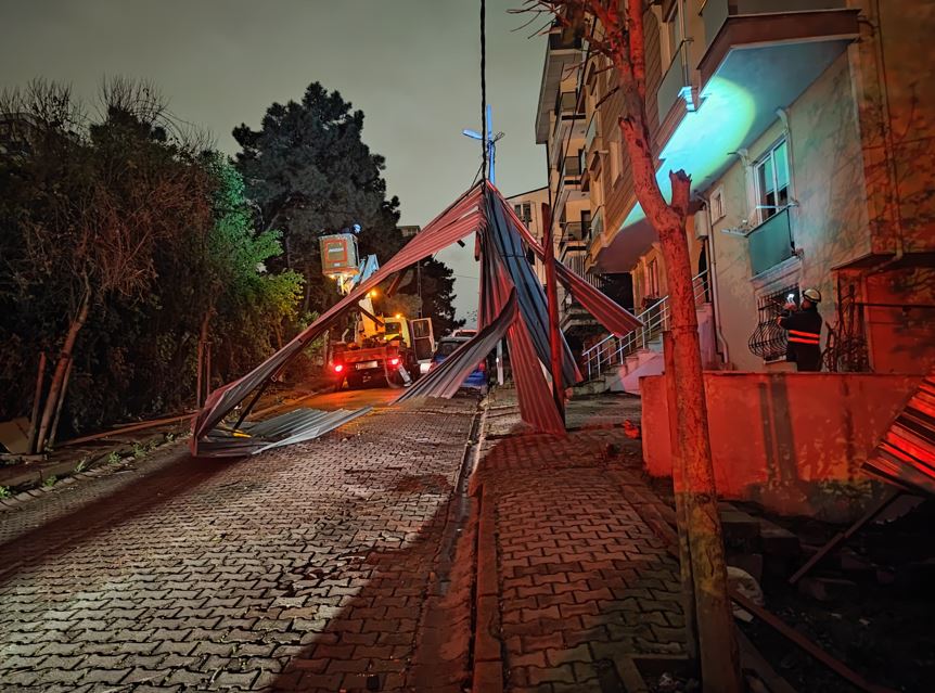 İstanbul’da Sağanak Ve Fırtına Etkili Oldu1