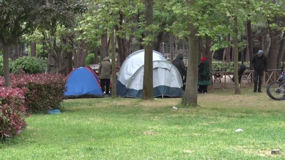 İstanbullular Geceyi Çadırda Geçirdi